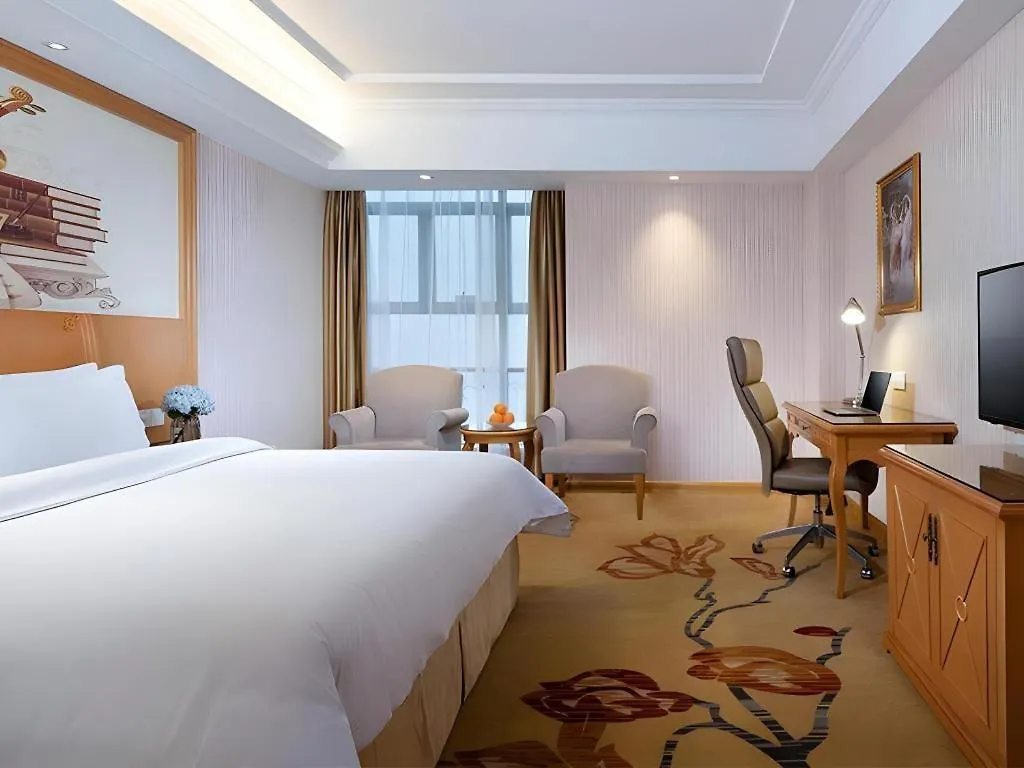 Vienna Hotel Jiangsu Kunshan Changjiang North Road Fenghuangcheng Suzhou